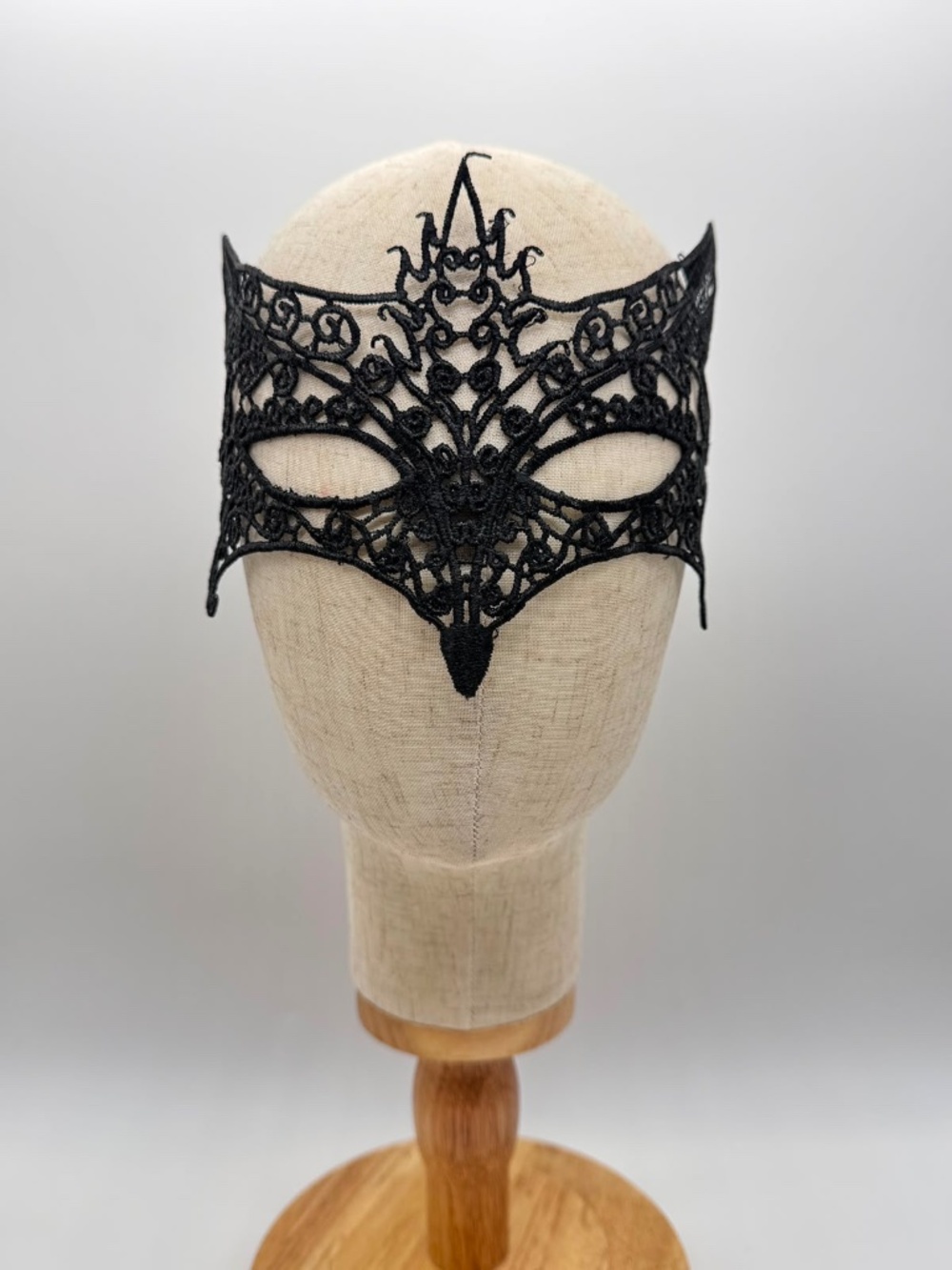 Black Lace Masquerade Mask Fox Crown Gothic Halloween Costume Ball NWOT